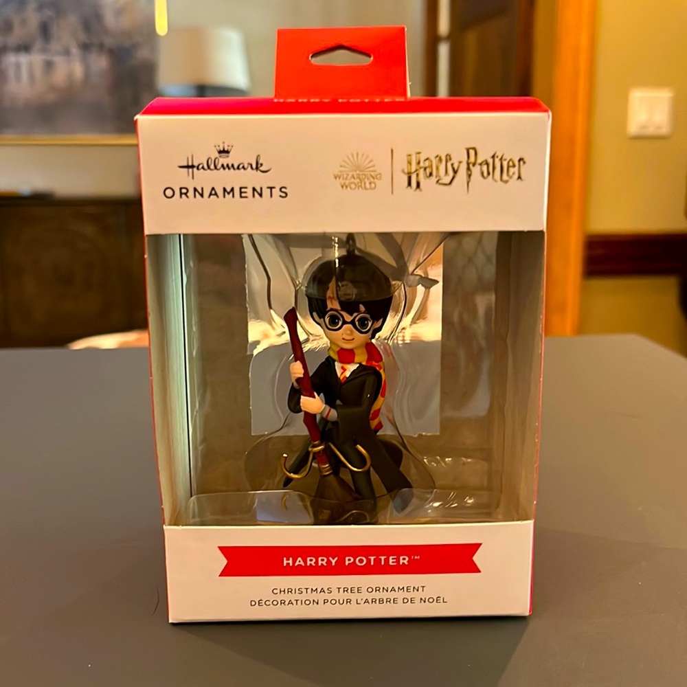 Harry Potter Hallmark ornament. Harry Potter Wizarding World collectible. New.